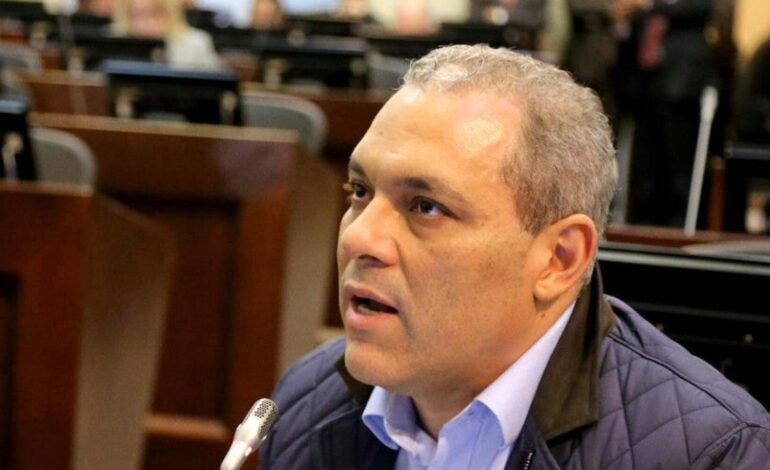  Emergencia en Salamina es culpa de las mafias que se están robando el Magdalena: José David Name