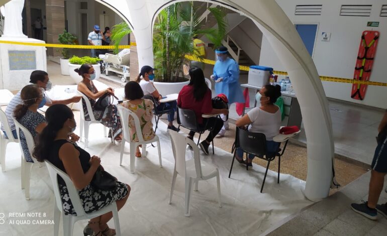  Inicia vacunación del sector educativo