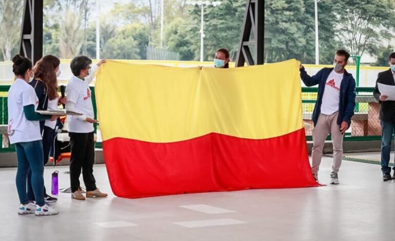  Alcaldesa de Bogotá entregó la bandera de Bogotá a los deportistas rumbo a Tokio 2020