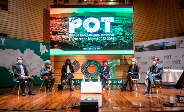  Alcaldesa Mayor y Secretaría de Planeación entregan propuesta del POT al Consejo Territorial de Planeación Distrital